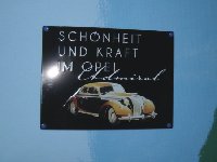 An die Wand genagelt.